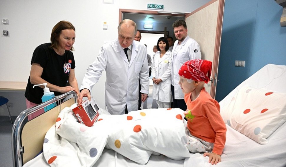 Reacția unui copil grav bolnav atunci când a fost vizitat de Vladimir Putin în salonul de spital