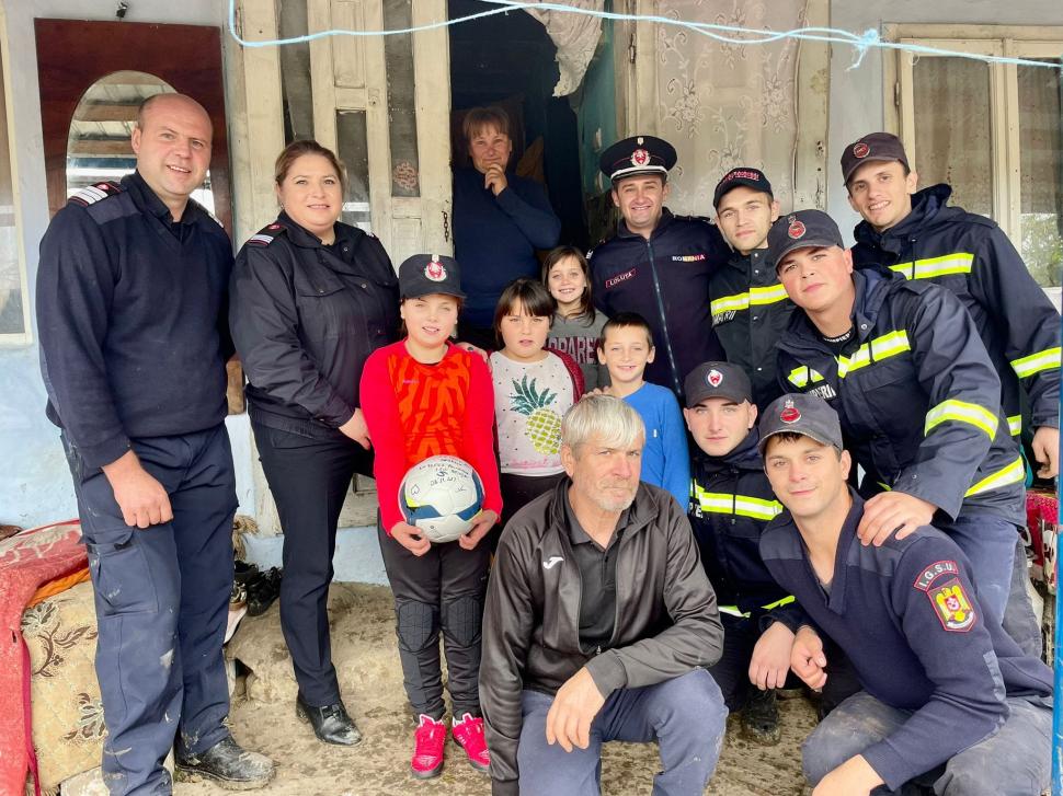 Povestea emoţionantă a Sabinei, fetiţa din Botoşani al cărei vis de a avea o sobă a devenit realitate: "Să-mi fie cald la iarnă" 868305