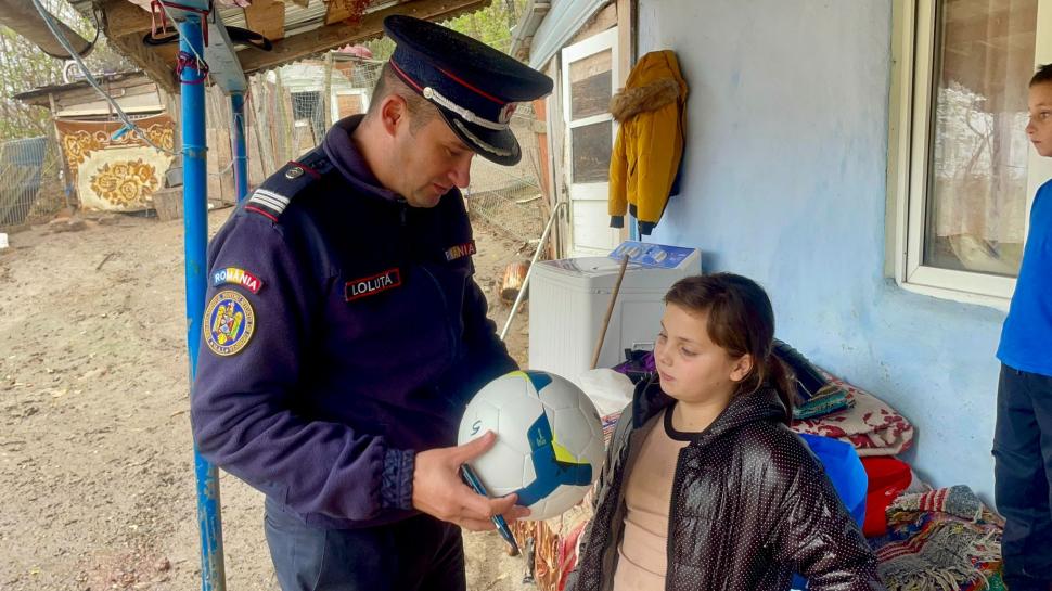 Povestea emoţionantă a Sabinei, fetiţa din Botoşani al cărei vis de a avea o sobă a devenit realitate: "Să-mi fie cald la iarnă" 868307