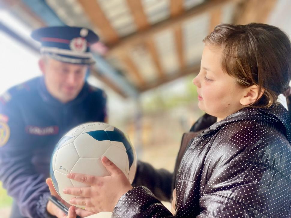 Povestea emoţionantă a Sabinei, fetiţa din Botoşani al cărei vis de a avea o sobă a devenit realitate: "Să-mi fie cald la iarnă" 868308