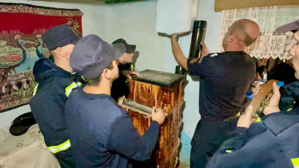 Povestea emoţionantă a Sabinei, fetiţa din Botoşani al cărei vis de a avea o sobă a devenit realitate: "Să-mi fie cald la iarnă" 868317