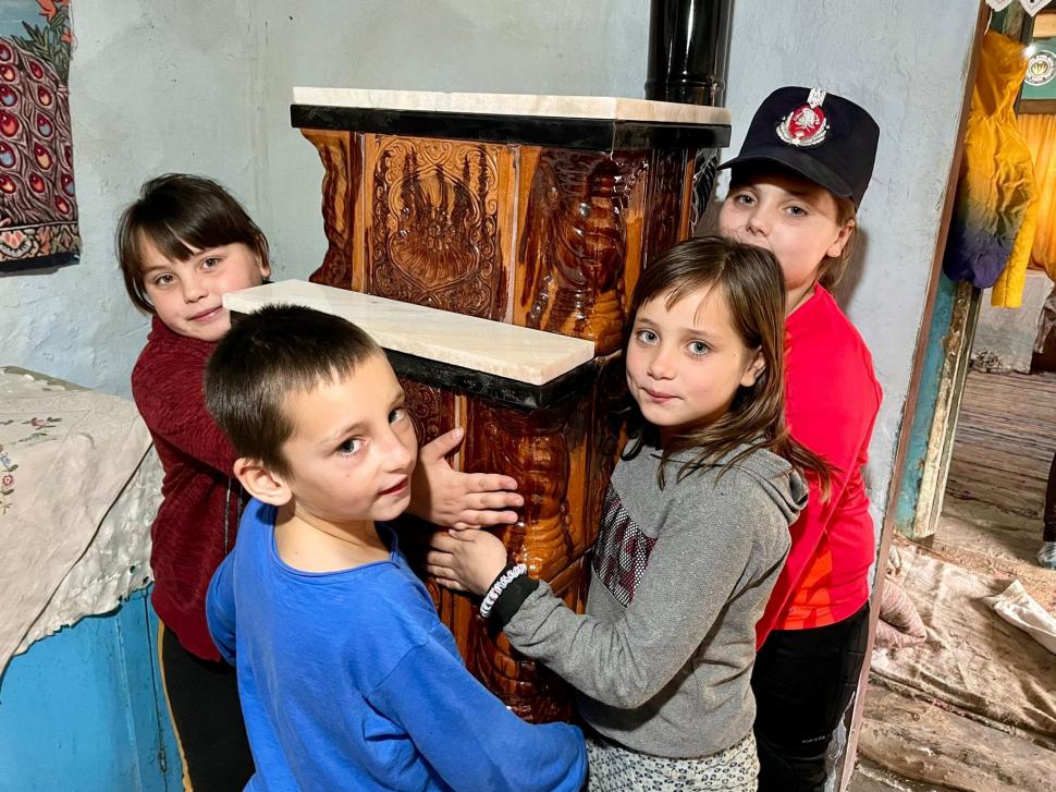 Povestea emoţionantă a Sabinei, fetiţa din Botoşani al cărei vis de a avea o sobă a devenit realitate: "Să-mi fie cald la iarnă" 868320