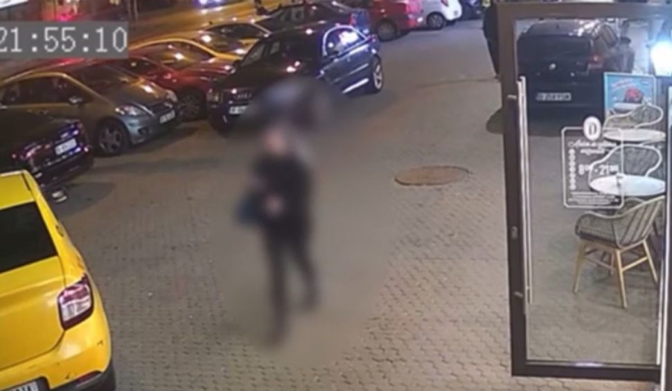 Tânără din Bucureşti, urmărită pe stradă de un necunoscut | Bărbatul a fost filmat şi prins de poliţişti