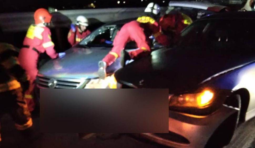 Grav accident rutier pe A1 la ieșirea spre localitatea Cisnădie. Şase maşini implicate. A fost activat planul roșu de intervenție 868559