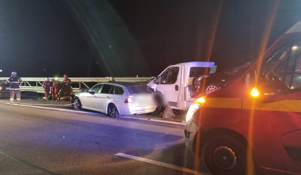 Grav accident rutier pe A1 la ieșirea spre localitatea Cisnădie. Şase maşini implicate. A fost activat planul roșu de intervenție 868561