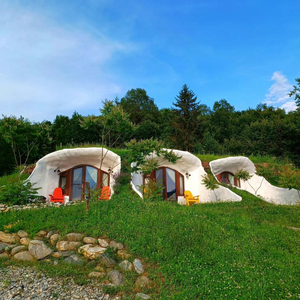 Locul din România care pare desprins din "Stăpânul Inelelor“. Cum arată pensiunea construită sub pâmânt vizitată de turiști din toată lumea 868620