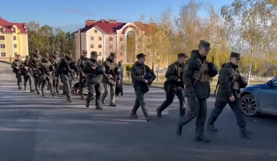 Românii dintr-o mănăstire din Cernăuţi, terorizaţi de militarii ucraineni | "Ce vreţi de la noi? Suntem oameni simpli!" 868443