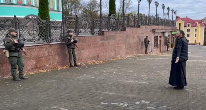 Românii dintr-o mănăstire din Cernăuţi, terorizaţi de militarii ucraineni | "Ce vreţi de la noi? Suntem oameni simpli!" 868444