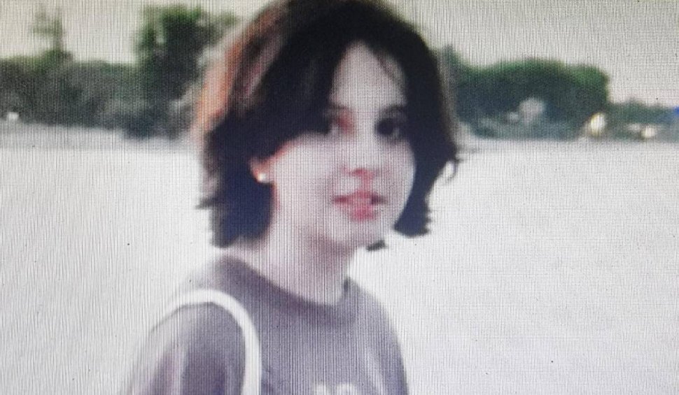 O adolescentă de 13 ani a dispărut de acasă. Poliția din București cere ajutorul populației