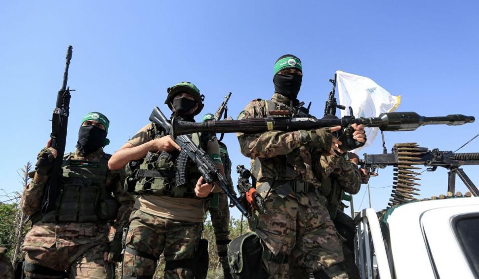 S-a defectat avionul trimis să aducă în ţară un grup de români de la Cairo. MApN trimite un alt avion ca să-i aducă pe oameni acasă 868717