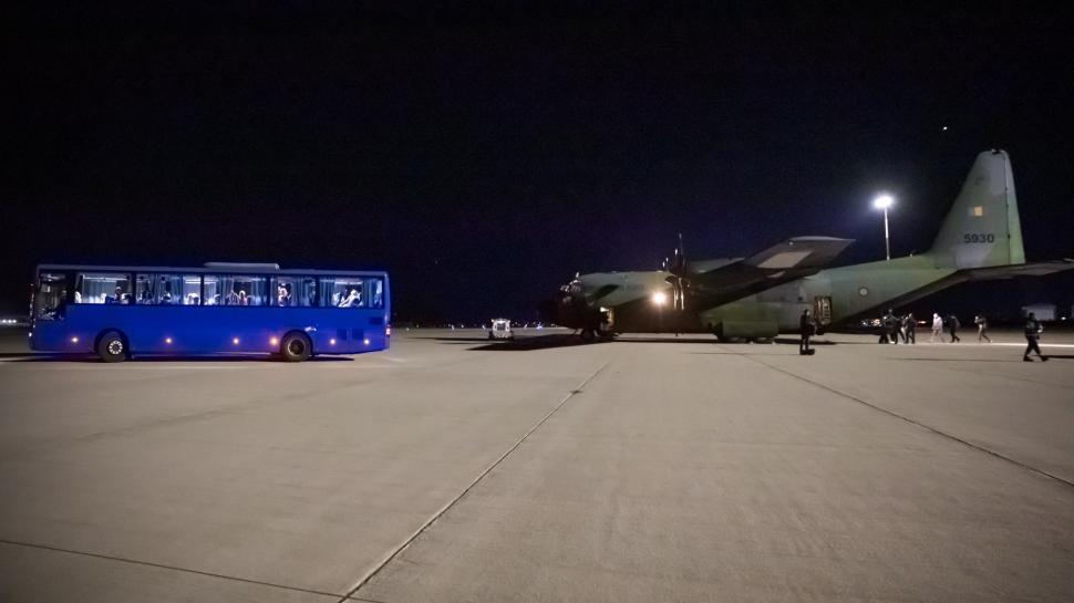 Un grup de 41 de cetățeni români și familiile acestora, care se aflau în Fâșia Gaza, au ajuns în România 868769