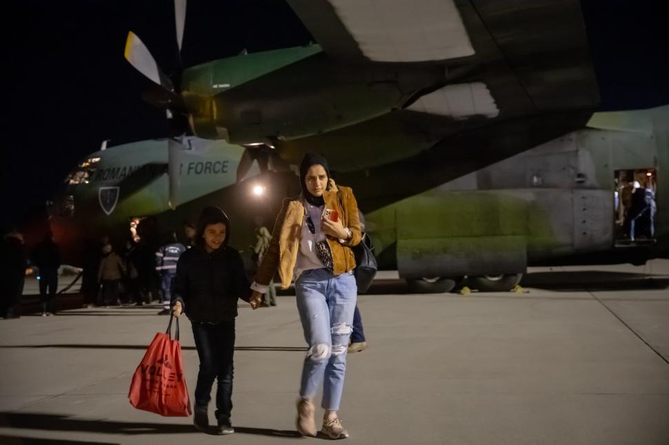 Un grup de 41 de cetățeni români și familiile acestora, care se aflau în Fâșia Gaza, au ajuns în România 868770