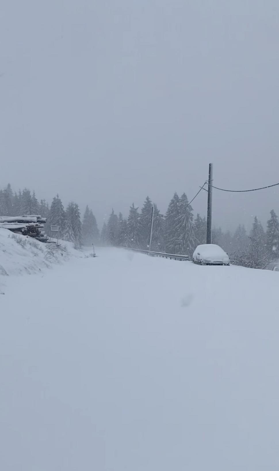 Ninge la munte! Strat gros de zăpadă, depus în mai multe zone | Peisaje de poveste surprinse de salvamontiști 868779