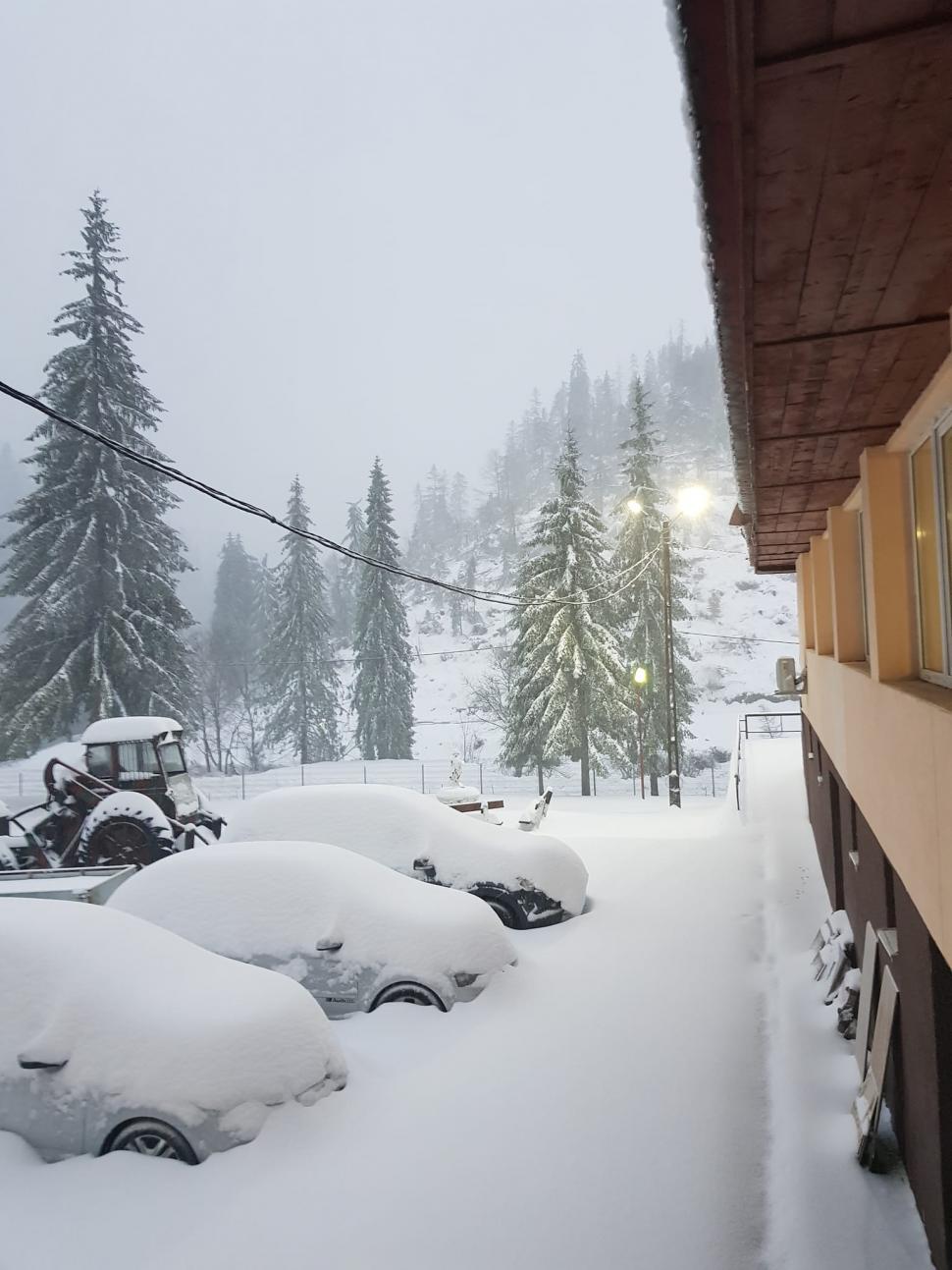 Ninge la munte! Strat gros de zăpadă, depus în mai multe zone | Peisaje de poveste surprinse de salvamontiști 868782