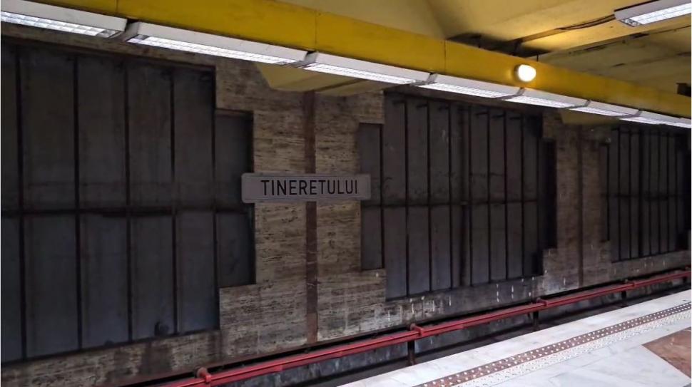 Un tânăr de 24 de ani a căzut pe şinele de la metrou, în staţia Tineretului. Trenurile circulă în sistem pendulă 868844