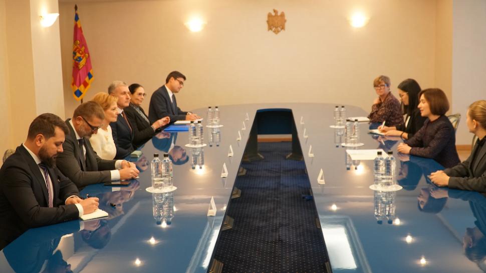 Custodele Coroanei, Majestatea Sa Margareta, s-a întâlnit la Chişinău cu Maia Sandu: "Puteţi să aveţi încredere că o să facem mai mult" 869008