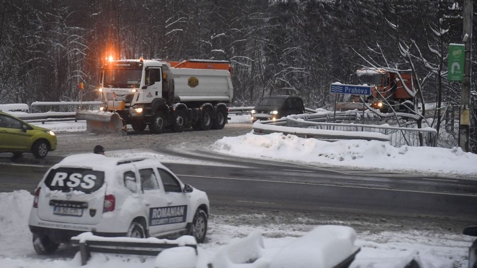 Se circulă în condiții de iarnă pe mai multe drumuri din țară. Anunțul făcut de Centrul Infotrafic