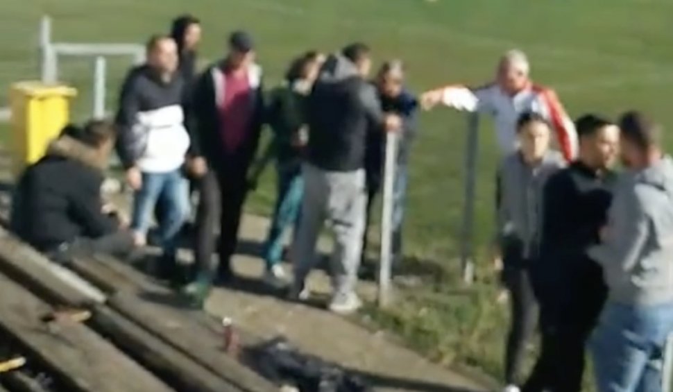 Primar din Gorj, amendat de poliție după ce a înjurat un spectator, la un meci de fotbal