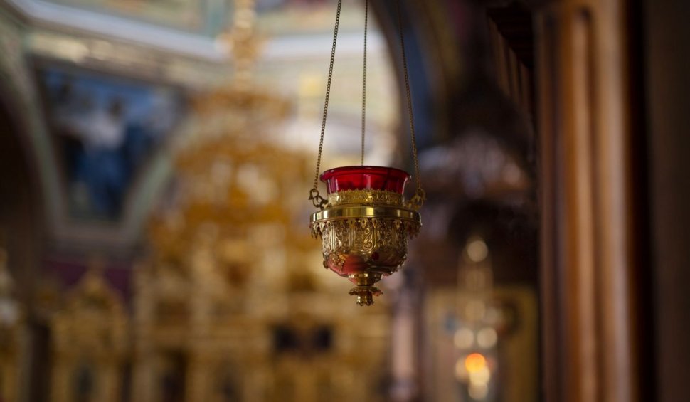 ”Voi arunca totul în aer”. Un român a intrat într-o biserică din Italia cu o butelie și o brichetă și a amenințat că va da foc instituției