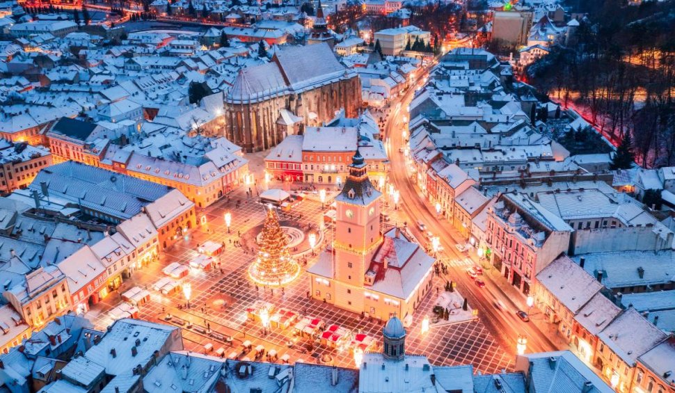 Crăciunul la Brașov, "clasic și elegant", anul acesta. Zeci de brazi din leduri vor împodobi întregul oraș