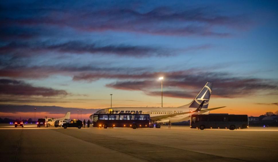 Un grup de 86 de români evacuați duminică din Fâșia Gaza au ajuns în România 869103