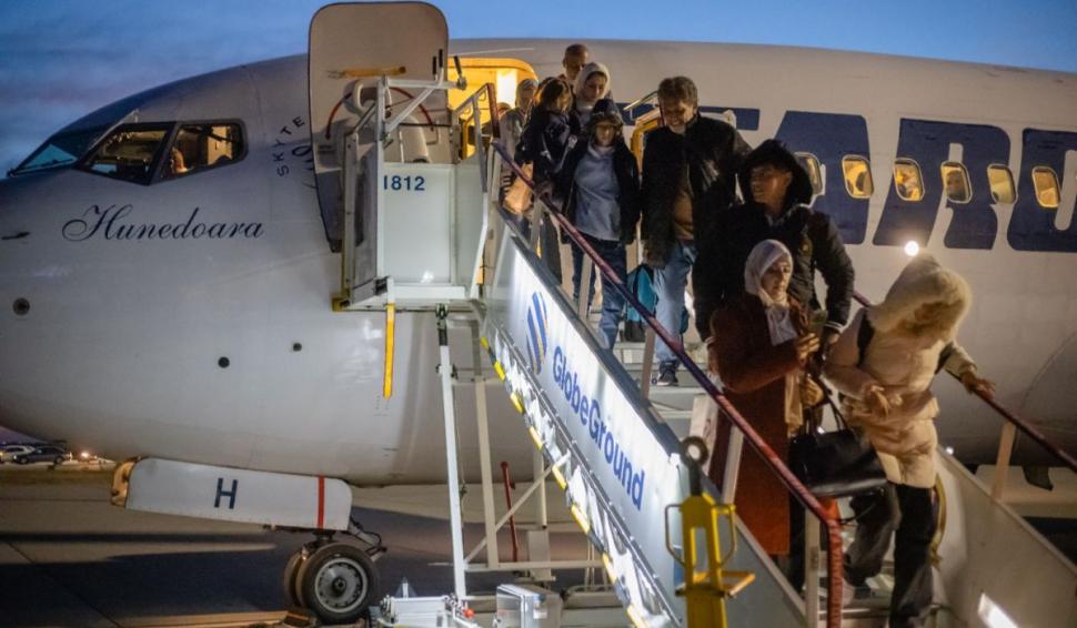 Un grup de 86 de români evacuați duminică din Fâșia Gaza au ajuns în România 869106