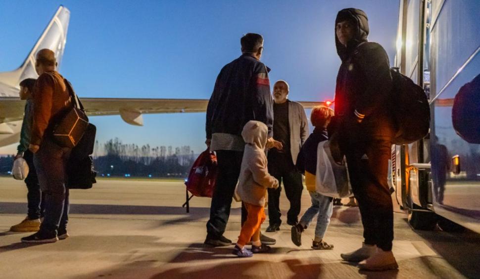 Un grup de 86 de români evacuați duminică din Fâșia Gaza au ajuns în România 869107