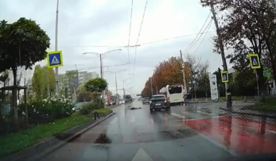 Şoferii din trafic nu au ignorat-o pe fata de 15 ani spulberată de o maşină în Bucureşti, ci au fugit după şoferul vinovat şi au sunat la 112  869186