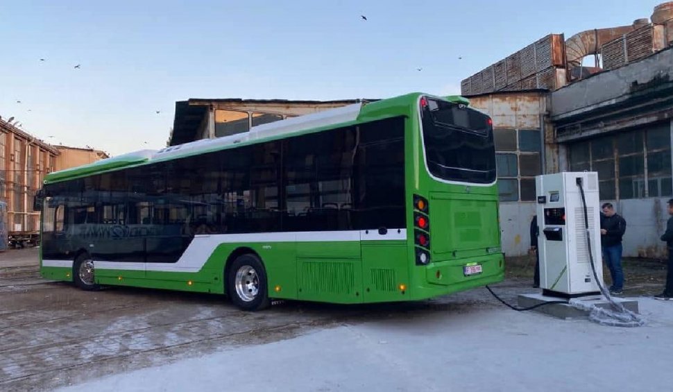Primele autobuze electrice vor intra pe liniile 330 și 335 în Capitală. Cele 100 de autovehicule costă 290 de milioane de lei