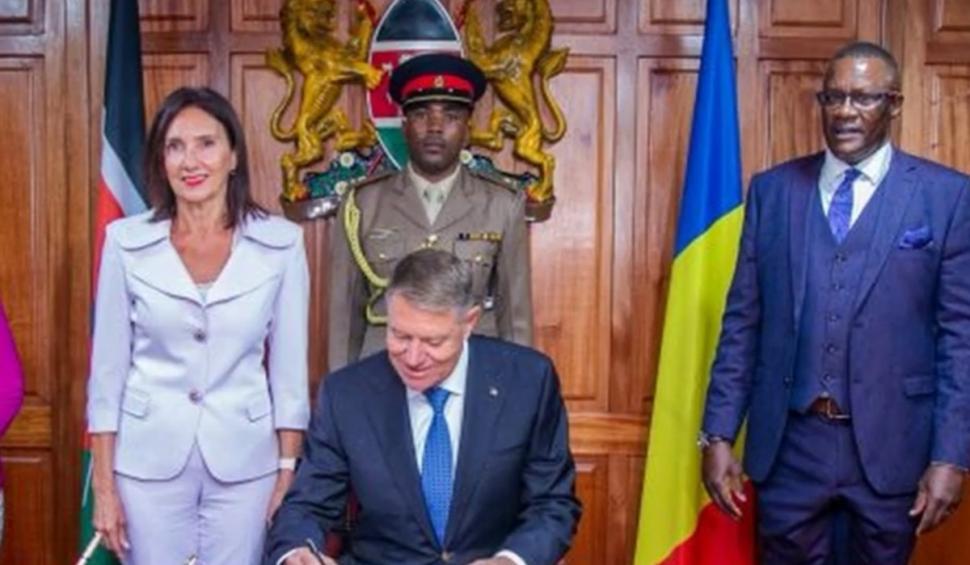Carmen Iohannis a încălcat protocolul în timpul vizitei oficiale din Kenya. Gafa vestimentară făcută de prima doamnă a României 869418