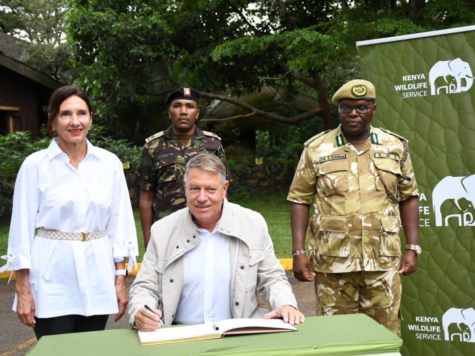 Carmen și Klaus Iohannis, surprinși într-un safari la Parcul Național Nairobi 869449