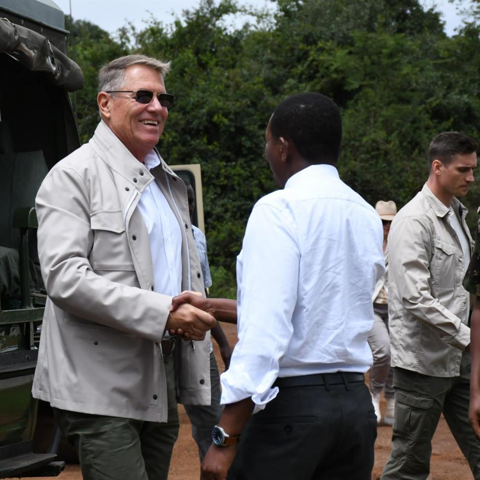Carmen și Klaus Iohannis, surprinși într-un safari la Parcul Național Nairobi 869451
