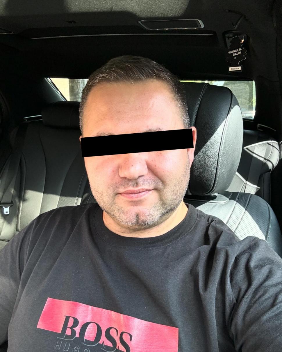 El este bărbatul dus la audieri în cazul uciderii lui Adrian Kreiner, omul de afaceri din Sibiu. A mai fost implicat în infracțiuni 869373