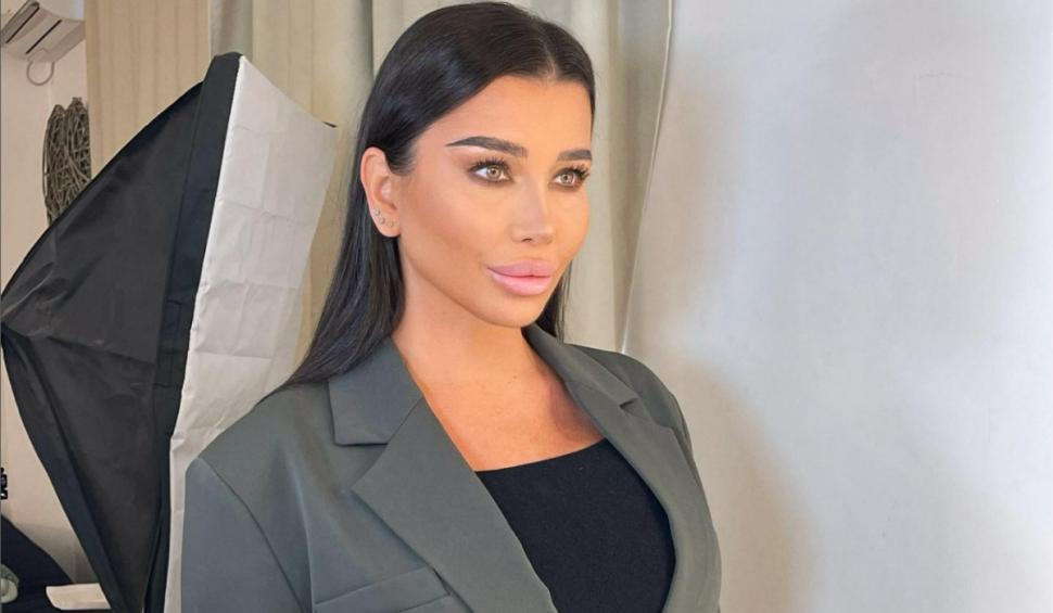 Elena Băsescu a încălcat regulile de circulație în București, pentru că a avut o "urgenţă". Modul în care a fost surprinsă fiica fostului preşedinte 869329