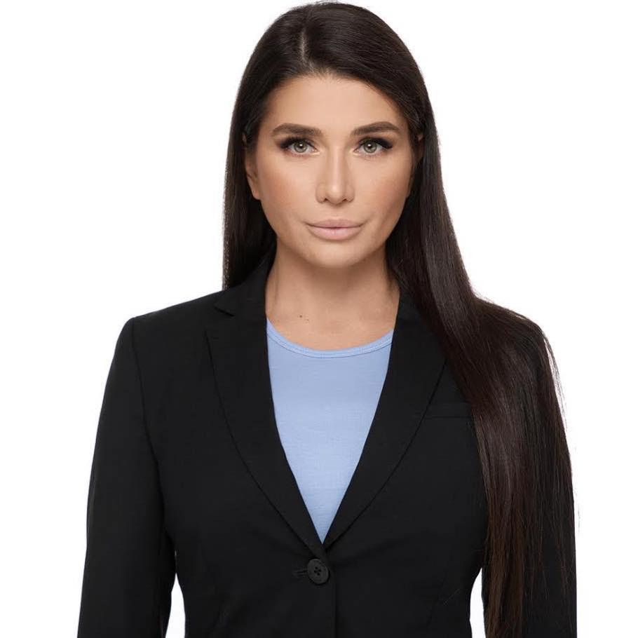 Elena Băsescu a încălcat regulile de circulație în București, pentru că a avut o "urgenţă". Modul în care a fost surprinsă fiica fostului preşedinte 869331