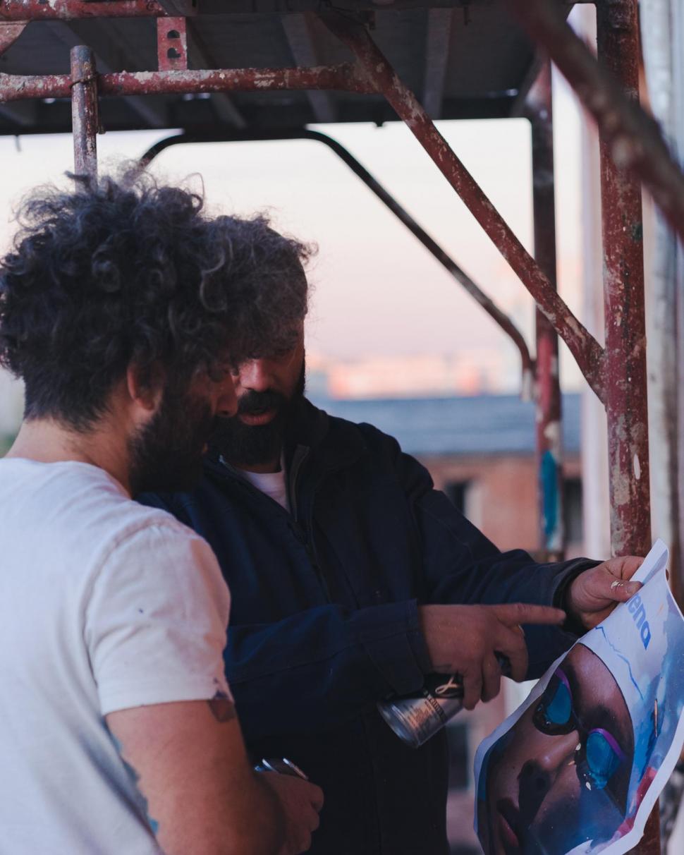 Campionul David Popovici, pictat pe un bloc de pe Șoseaua Ștefan cel Mare din Bucureşti 869655