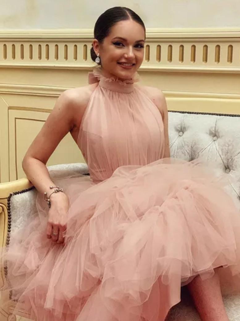 Ea este Geanina, tânăra poliţistă din Huşi, prinsă la furat de haine într-un mall din Iaşi 869628