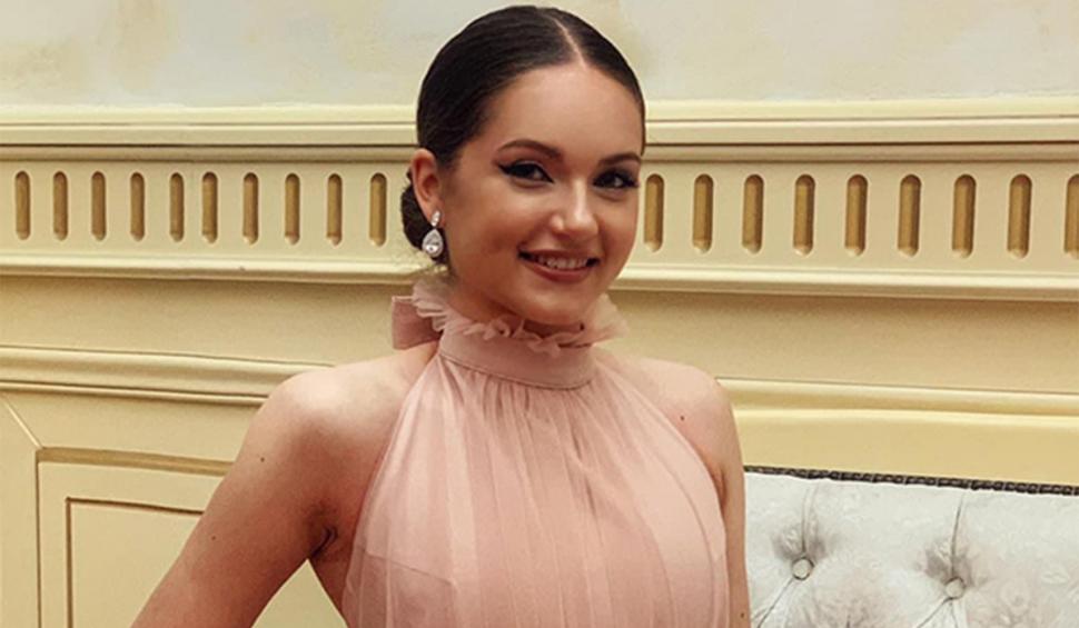 Ea este Geanina, tânăra poliţistă din Huşi, prinsă la furat de haine într-un mall din Iaşi 869630