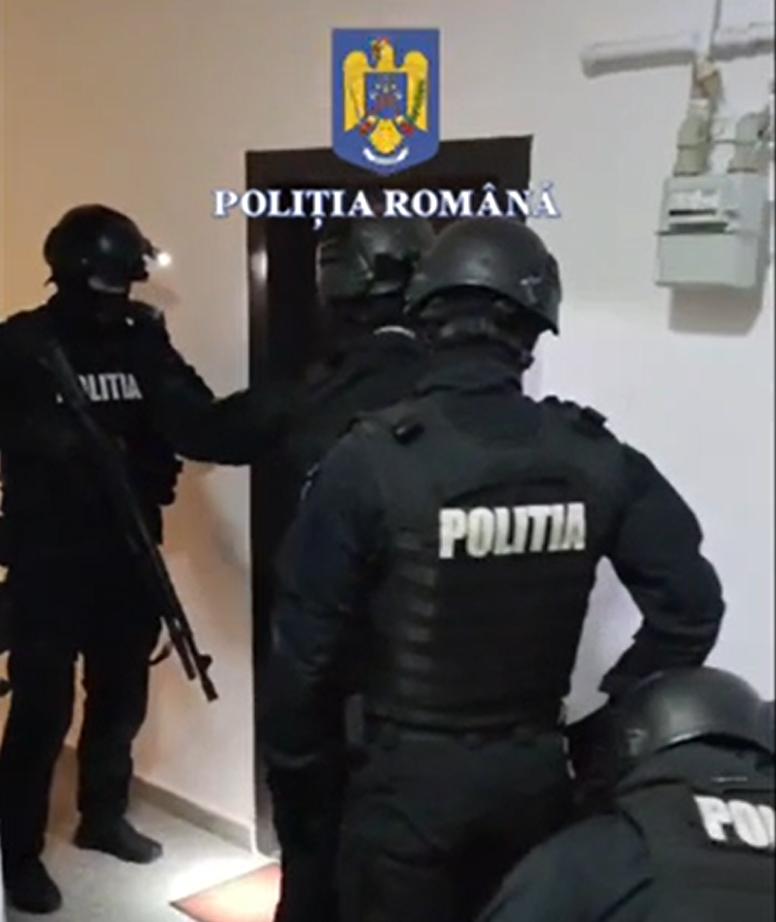 Maşini de lux furate din UE, vândute românilor după ce erau omologate la RAR şi înmatriculate cu acte false 869623