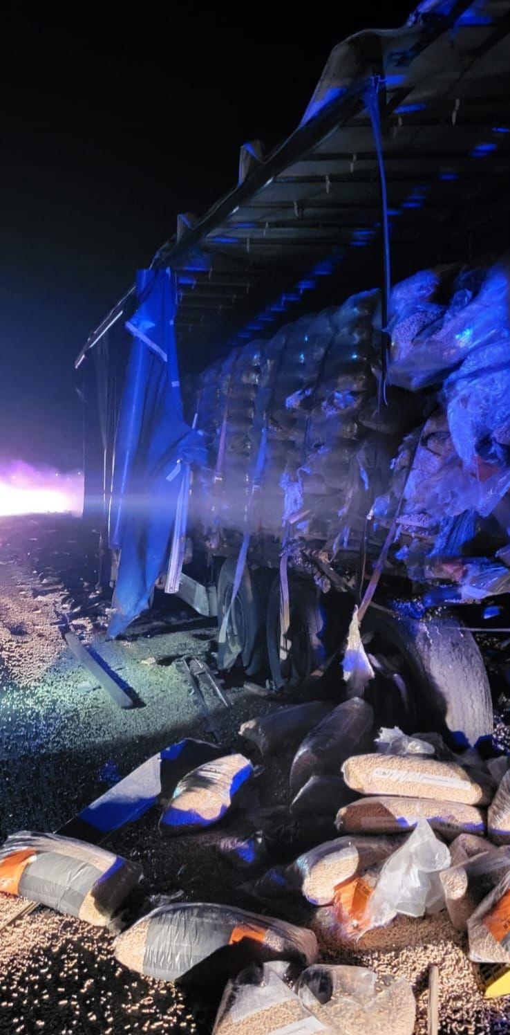 Un şofer de TIR a murit în cabina cuprinsă de flăcări, după un accident cumplit pe DN 5, în zona Daia din Giurgiu 869553