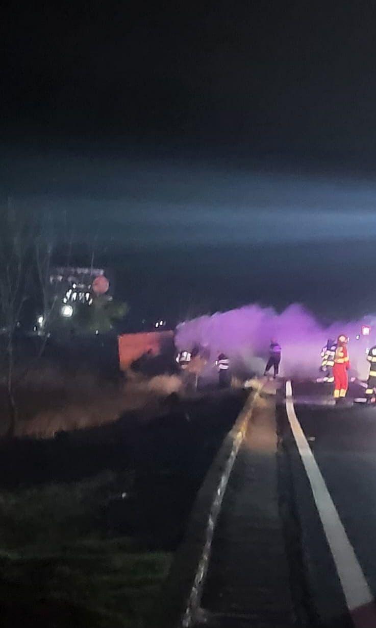 Un şofer de TIR a murit în cabina cuprinsă de flăcări, după un accident cumplit pe DN 5, în zona Daia din Giurgiu 869558