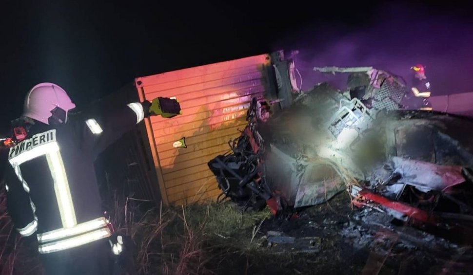 Un şofer de TIR a murit în cabina cuprinsă de flăcări, după un accident cumplit pe DN 5, în zona Daia din Giurgiu