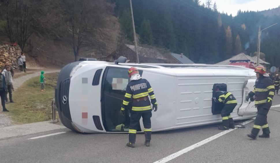 Accident între un microbuz de călători şi un TIR, la Valea Putnei | A fost activat planul roşu de intervenţie 869877