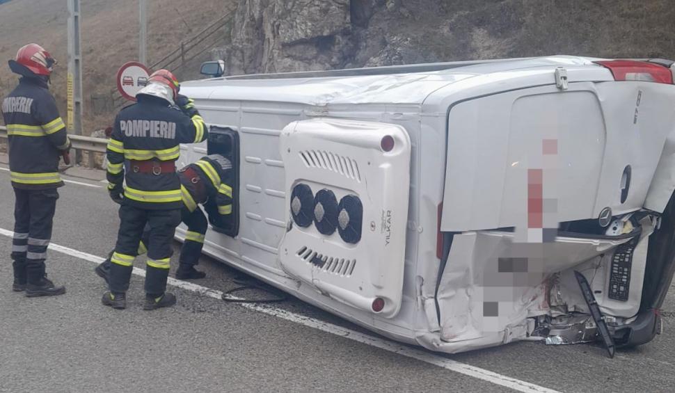 Accident între un microbuz de călători şi un TIR, la Valea Putnei | A fost activat planul roşu de intervenţie 869878