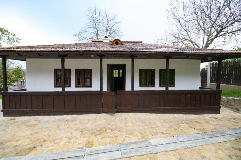 Bojdeuca lui Ion Creangă a fost modernizată. Imaginile care au stârnit un val de critici și ironii: "Se poate închiria în regim hotelier?" 869863