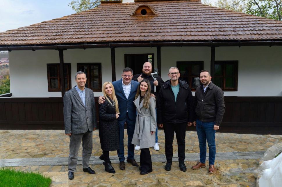 Bojdeuca lui Ion Creangă a fost modernizată. Imaginile care au stârnit un val de critici și ironii: "Se poate închiria în regim hotelier?" 869866