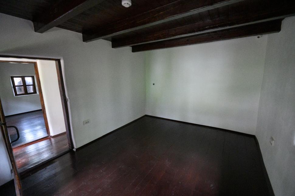 Bojdeuca lui Ion Creangă a fost modernizată. Imaginile care au stârnit un val de critici și ironii: "Se poate închiria în regim hotelier?" 869867