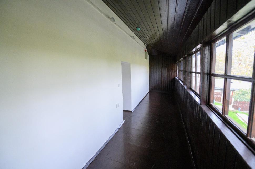 Bojdeuca lui Ion Creangă a fost modernizată. Imaginile care au stârnit un val de critici și ironii: "Se poate închiria în regim hotelier?" 869869