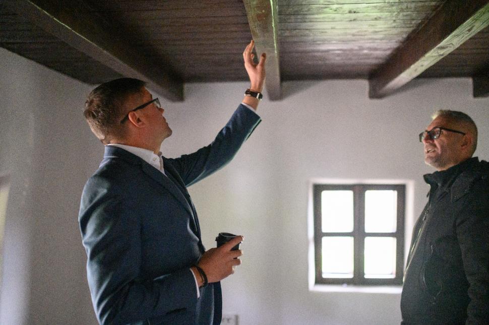 Bojdeuca lui Ion Creangă a fost modernizată. Imaginile care au stârnit un val de critici și ironii: "Se poate închiria în regim hotelier?" 869870