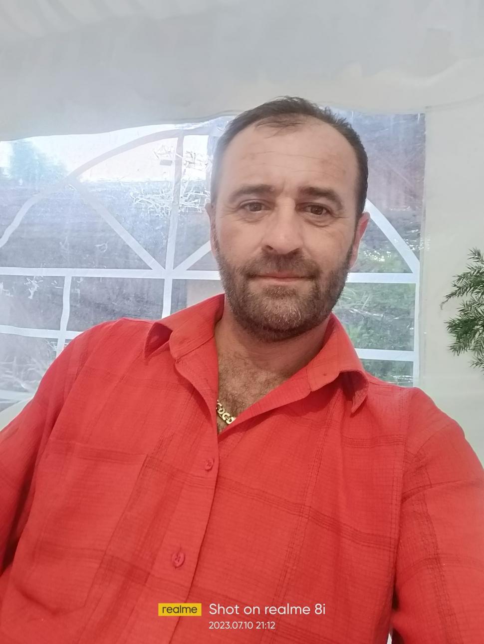 Un cântăreţ de muzică populară din Gorj a încercat să-şi ia viaţa în timpul unui apel video cu soţia 869830